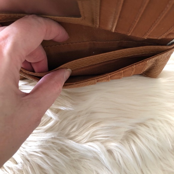 Fossil multi stripe pebble leather wallet - Picture 4 of 12